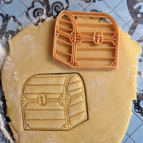 Treasure chest cookie cutter
