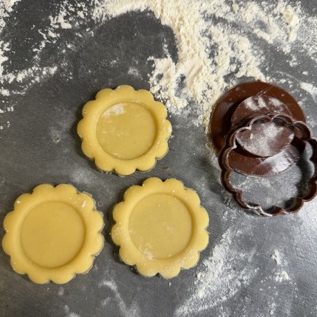 Maple leaf cookie cutter