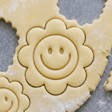 Smiling Flower cookie cutter