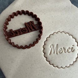 Merci cookie cutter - Scalloped circle