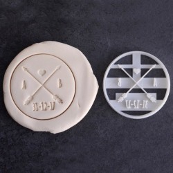 Heart and arrows cookie cutter - Personalized with letters and date