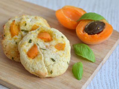 Cookies aux abricots frais et basilic